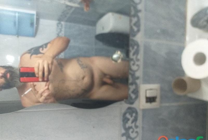 HETERO DE FIESTA SOLO EN CASA CON GANAS DE QUE SE LA CHUPEN EN ALMERÍA