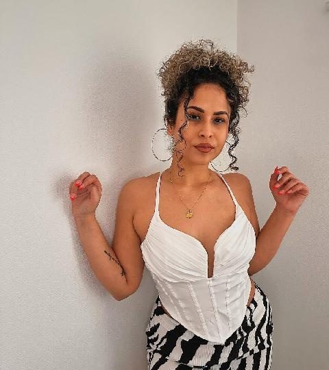 HOLA FANTINA DE ESPAÑA EN CASAS DE DON GÓMEZ