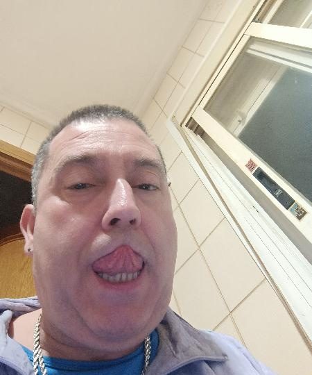 HOMBRE BUSCA HOMBRES PARA SEXO EN ELDA