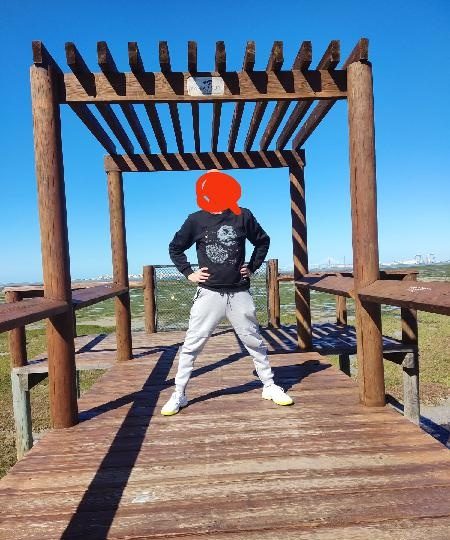 HOMBRE CON GANAS DE CONOCER PAREJA EN CHICLANA