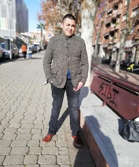 HOMBRE DE 42 PARA MUJERES MADURAS EN PREMIÀ DE MAR