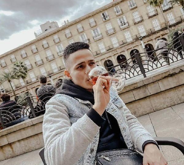 HOMBRE DE COMPAÑÍA PARA MUJERES SOLVENTES EN BILBAO