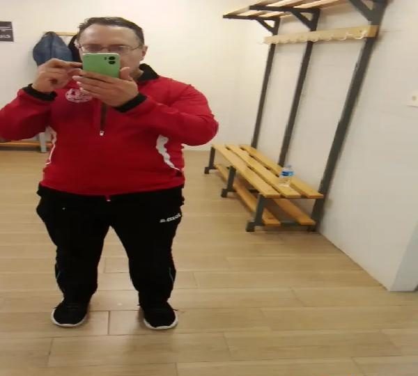 HOMBRE JOVEN ME OFREZCO PARA RELACIÓN CON MUJER ADINERADA SENTIMENTAL O AMOROSA SOY MUY GUAPO. EN MÁLAGA