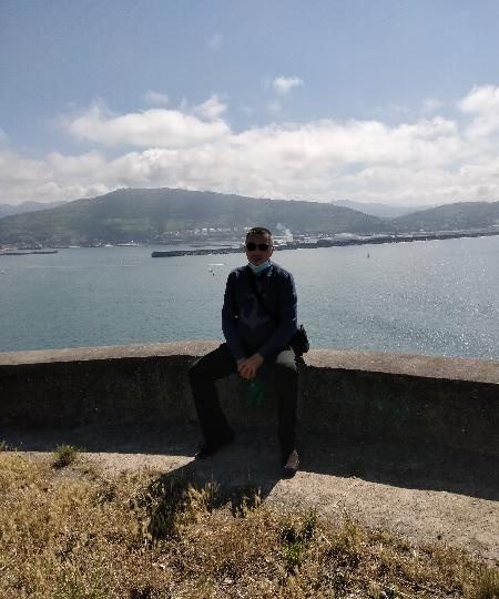 HOMBRE MADURO PARA TRIO HMH EN BILBAO