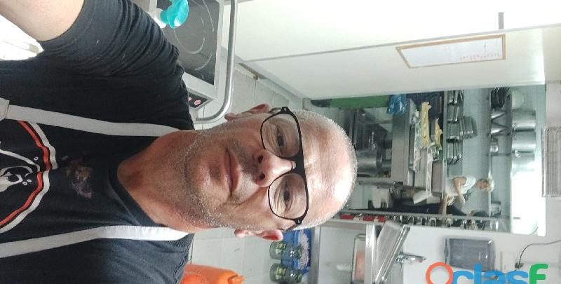 HOMBRE MADURO VENDE SERVICIOS SEXUALES EN EIVISSA