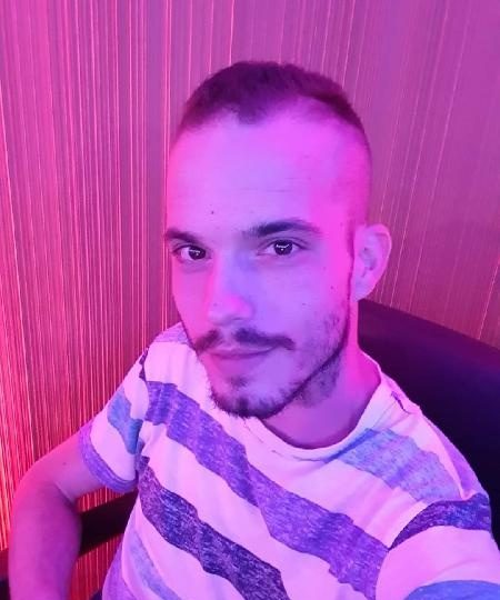 JOVEN ESPAÑOL MASAJISTA EN VALENCIA