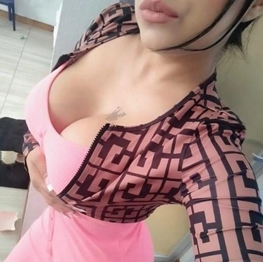 //LATINA CALIENTE CON UNAS BELLAS CURVAS// EN ALMONACID DE ZORITA