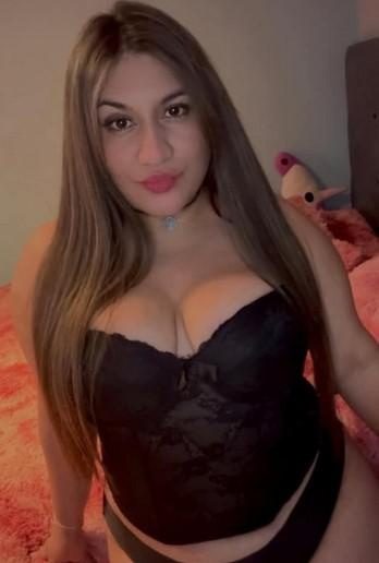 LATINA CON GANAS DE UNA RICA FOLLADA ) EN ABANTO