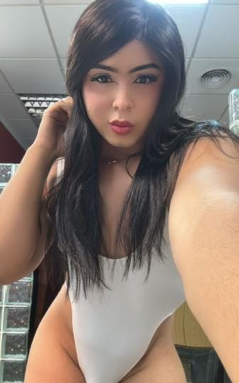 LATINA CON POLLA LECHERA Y CULO APRETADO EN VALENCIA