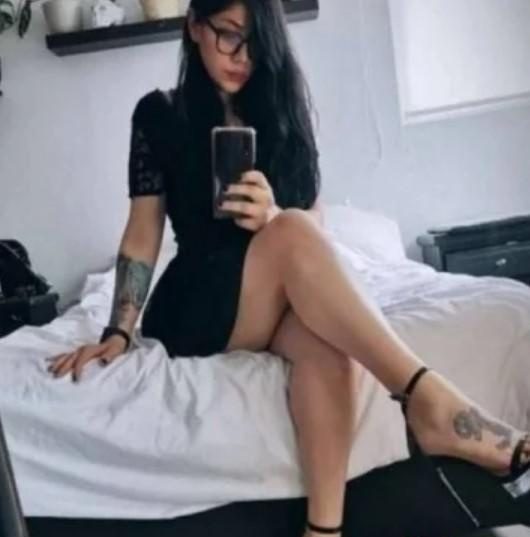 LAURA UNA CHICA JOVEN MUY DOMINANTE * * * EN A ARNOIA