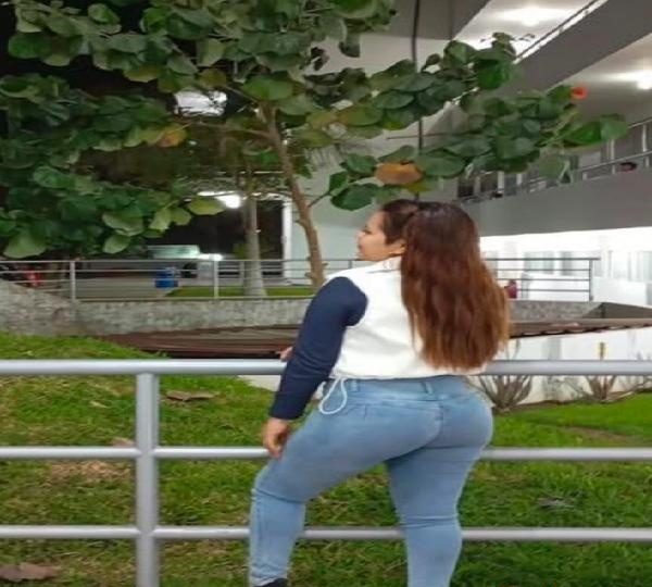 LINDA PERUANA EN ESPAÑA POR POCOS DIAS EN ESPAÑA