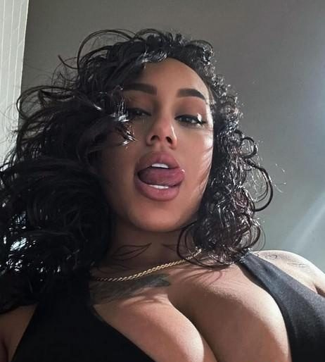 LORENA.. TETONA 100% NATURAL ! EN BRETOCINO