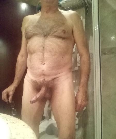 MADURO 65 AÑOS BUSCANDO PAREJA O AMIGOS O TRIO EN BENIDORM