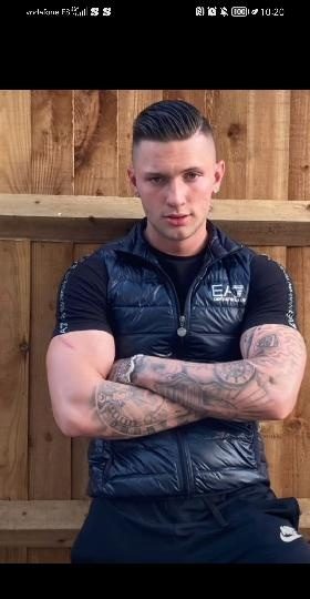 MARICÓN CHUPAPOLLAS POR HETEROS DE ESE ESTILO