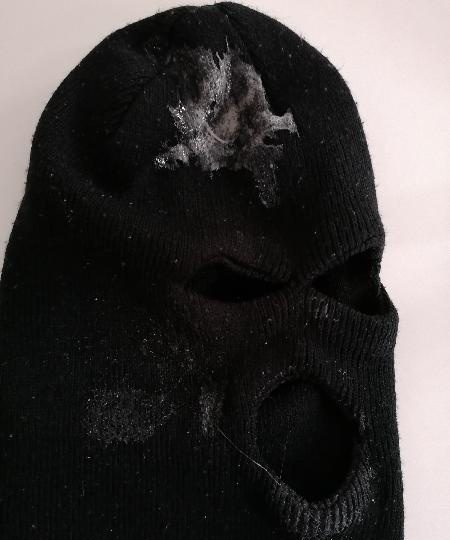 MARICÓN DESCARGA HUEVOS A HETERO JOVEN