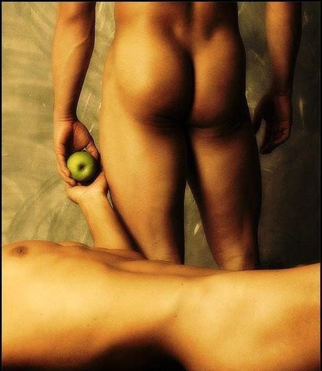 MASAJE MASCULINO NATURISTA ENTRE HOMBRES EN FUTON Y CAMILLA CON ARIAN MASSEUR