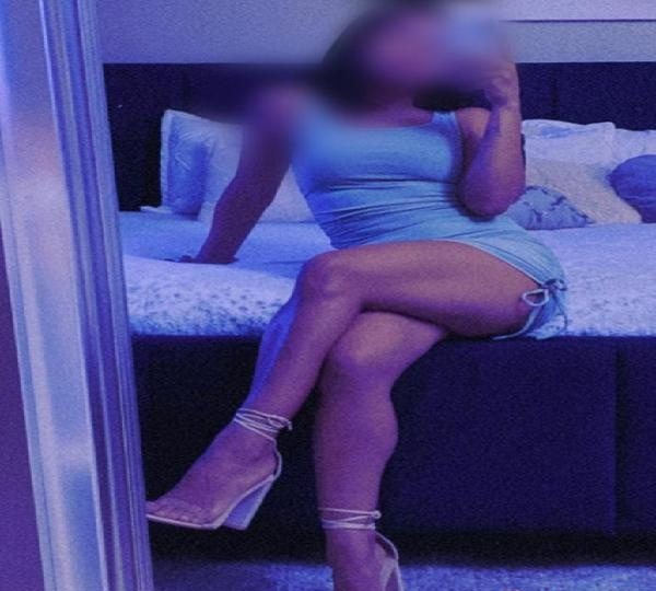 MASTURBAME EL COÑO Y EL CULO