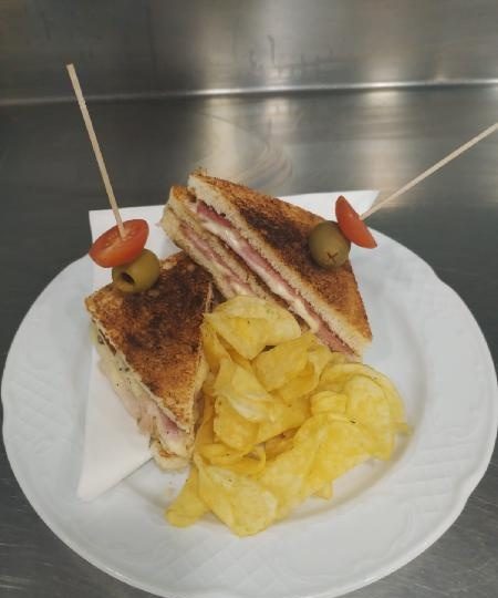 ME OFRECE A LIMPIAR CASA DE CHICA EN ARRECIFE