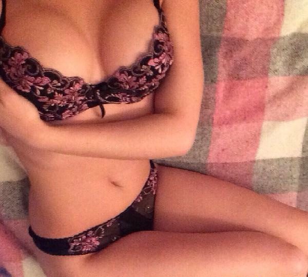 MOJADA CON GANAS DE PASARLO BIEN SEXO EN ALMENDRALEJO