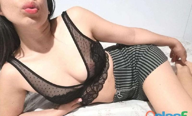 MORENA ARDIENTE POR WEBCAM AZUL BARCELONA EN WWW.FUTURCAMS.COM EN ESPAÑA