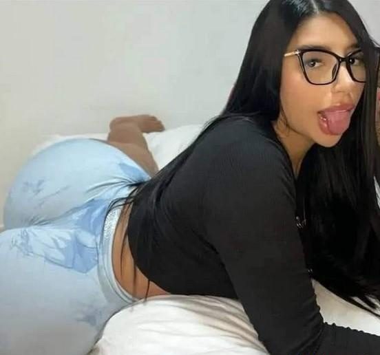 MORENA CACHONDA 100% REAL / / EN EL BOSQUE