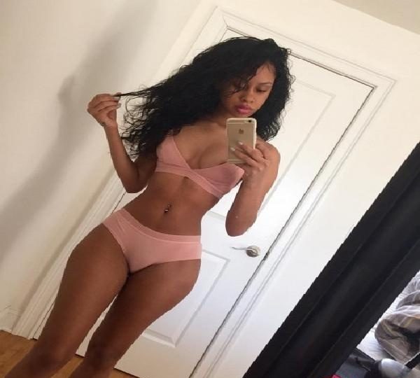 MUY APASIONADA Y ENTREGADA EN EL SEXO EN ELCHE DE LA SIERRA