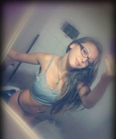 NIÑATA DE 18 CON EL COÑITO MOJADITO_ EN CEUTÍ