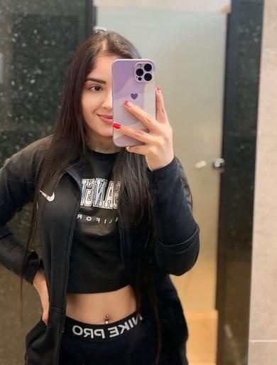 NIÑATA INSATISFECHA SOLITA EN CASA EN DOÑA MENCÍA