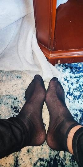 PAGO A MACHO CON OLOR FUERTE DE PIES Y CALCETINES MUY FINOS APESTOSOS EN TORREJÓN DE ARDOZ