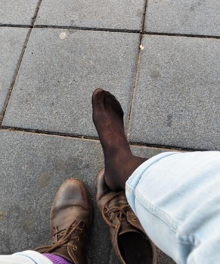 PAGO A MACHO CON PIEZACOS Y CON OLOR FUERTE DE PIES Y CALCETINES TRANSPARENTES SUDADOS EN MADRID