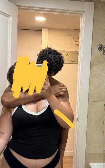 PAREJA BUSCA CHICA EN ARMILLA