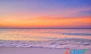 PAREJA INVITA UNA MUJER A PASAR VERANO EN ESPAÑA