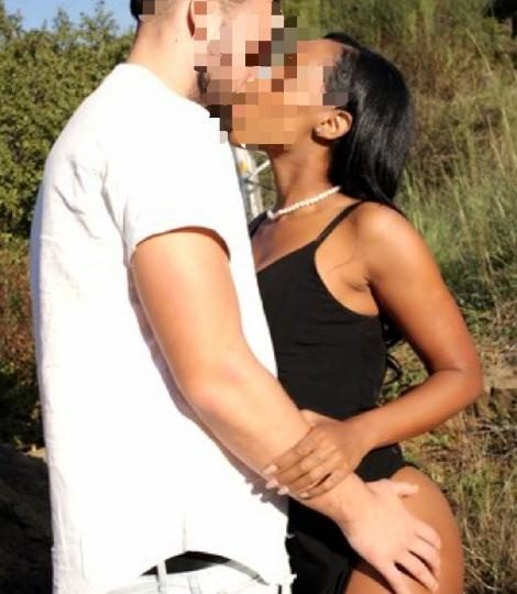 PAREJA JOVEN FIESTERA EN BILBAO