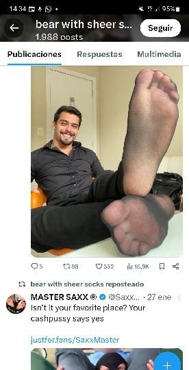 PASIVO Y FETICHISTA DE PIEZACOS PAGO A MACHO CON OLOR FUERTE DE PIES EN MADRID