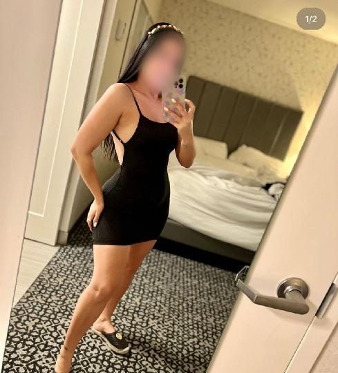 PETARDA CON COÑITO ESTRECHITO