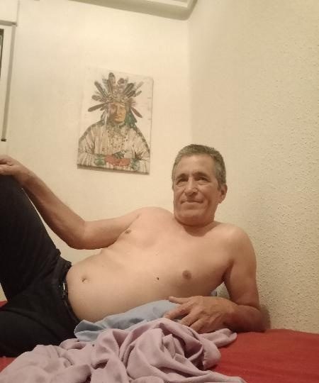 QUIERO PROBAR CHUPAR UNA POLLA Y QUE ME INICIEN CON TERNURA HASTA HACERME TUYA SI ES PEQUEÑA MEJOR EN ESPAÑA