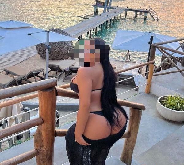 QUIERO TU POLLA EN MEDIO DE MIS TETAS