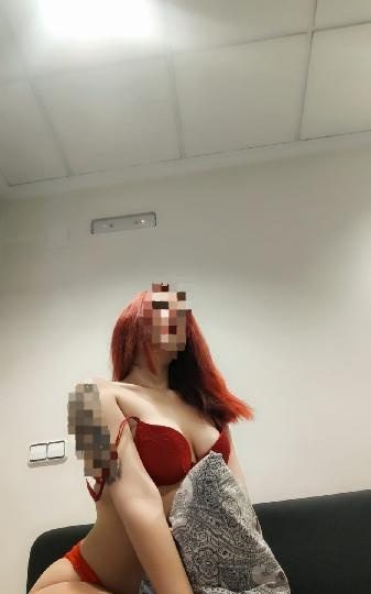 RICA LATINA ARDIENTE Y CACHONDA EN PEDREGUER