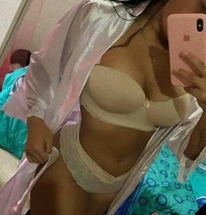 . SIENTE EL CALOR DE UNA MADURITA CACHONDA Y CALENTONA . EN CATOIRA