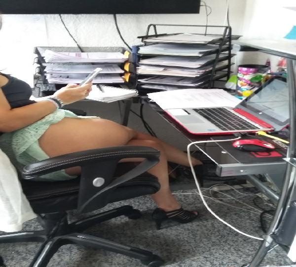 SOY LA SECRETARÍA MÁS CACHONDA DE LA CIUDAD .* EN COLUNGA