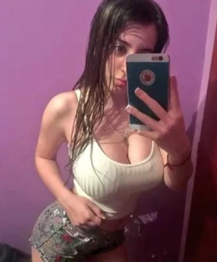 SOY SILVIA , UNA BELLEZA ADICTA AL SEXO,// // // EN A BAÑA