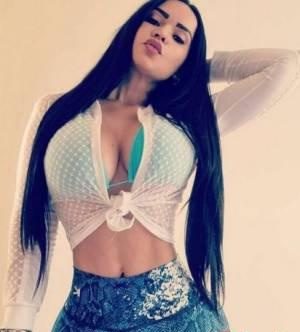 SOY UNA MUJER LATINA LINDA VENEZUELA SEXY. EN AZUÉBAR