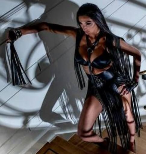 SOY UNA MUJER SEVERA, EXIGENTE, CRUEL, PERVERSA Y MUY SEXY ZARAGOZA EN ZUERA