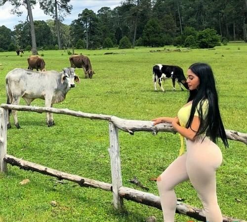 TE OFREZCO MI CUERPO MUY BONITO MI COÑITO TE ESPERA EN BARCELONA