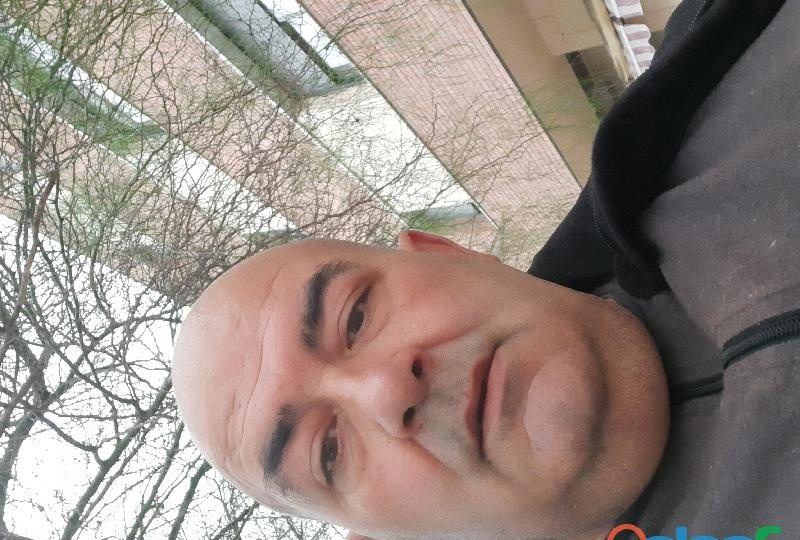 TÍO MADURO DOMINANTE BUSCO CHICA JOVEN EN LA BISBAL D EMPORDÀ