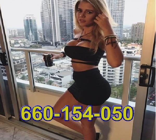 UN TREMENDO CULO JUGUETÓN Y UNAS SUCULENTAS TETAS NATURALES EN BENALMÁDENA