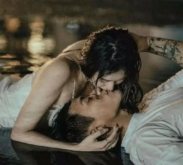 UNA ESTRUCTURA DE PLAYA CONTRATA ACTORES Y ACTRICES PARA EL CASTING PORNO DE CLAMP MAX (5172)+ EN CASTELLAR DE SANTIAGO