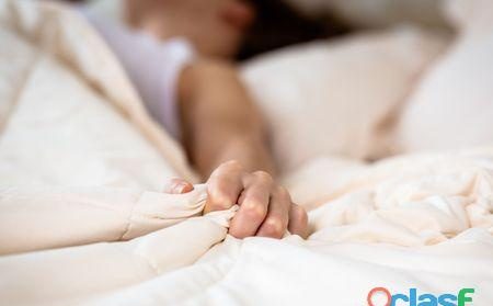 UNA ESTRUCTURA DE PLAYA CONTRATA ACTORES Y ACTRICES PARA EL CASTING PORNO DE CLAMP MAX (0422)+ EN CAMAS