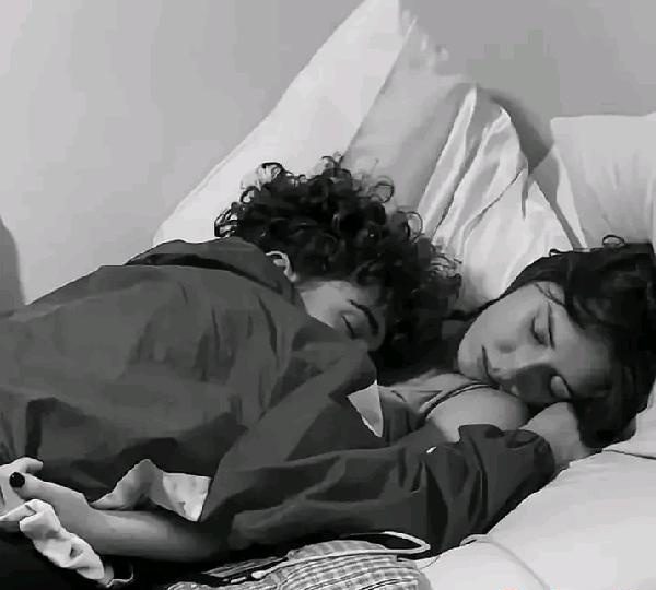 UNA ESTRUCTURA DE PLAYA CONTRATA ACTORES Y ACTRICES PARA EL CASTING PORNO DE CLAMP MAX (5121)+ EN ALMADÉN