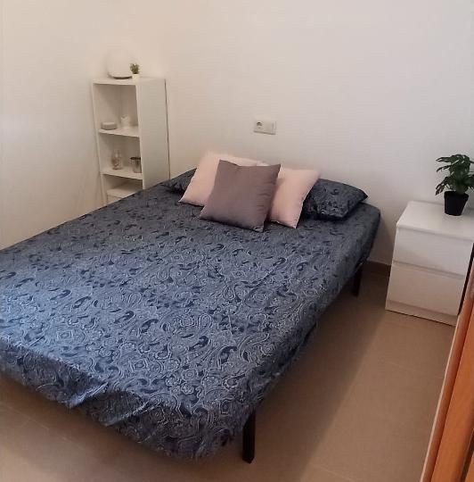 URGE CHICA RELAX PARA PISO SEVILLA EN DOS HERMANAS